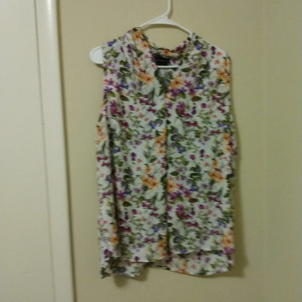 Set of 8 Women Blouses - Picture 3 of 8